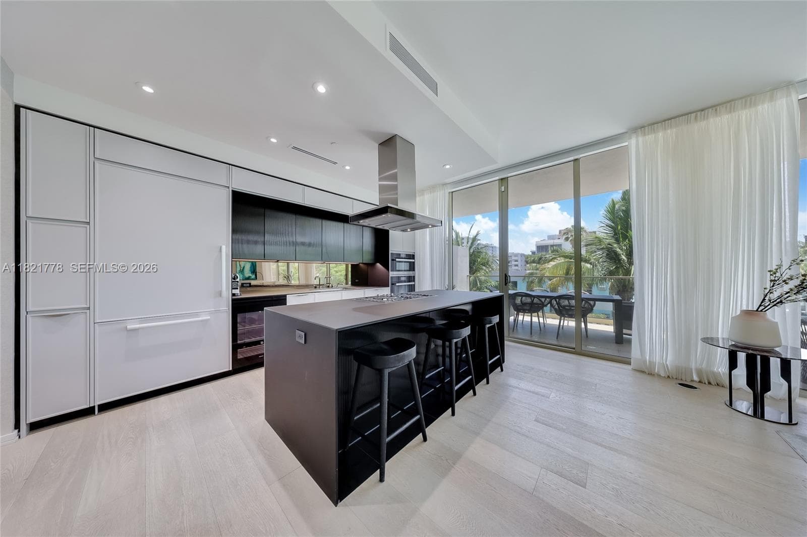 A11821778 — Miami Beach — 4