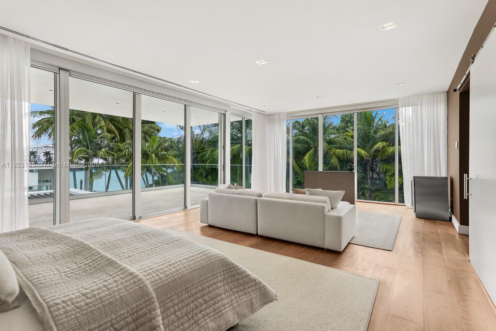 A11823145 — Miami Beach — 47