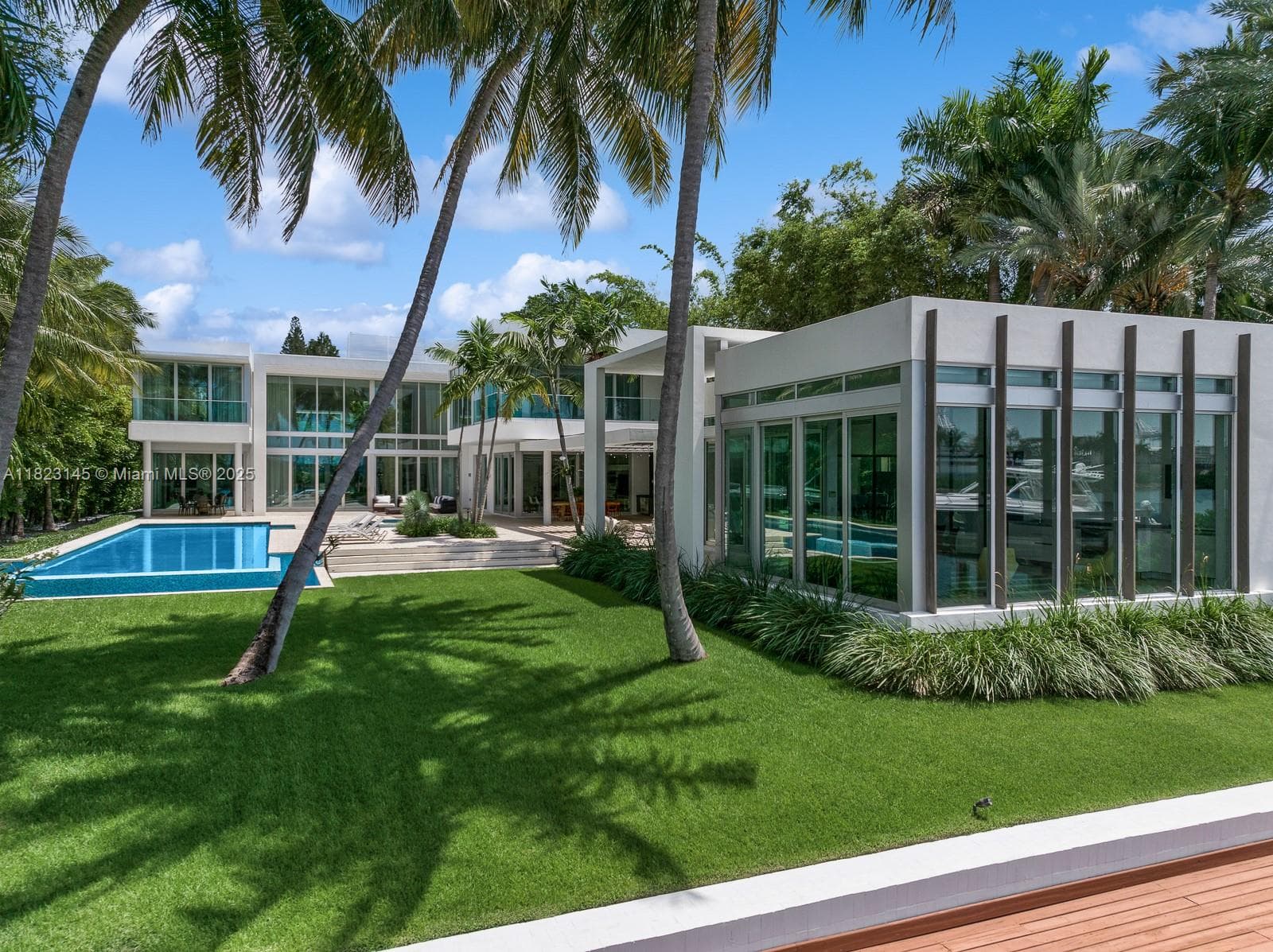 A11823145 — Miami Beach — 16