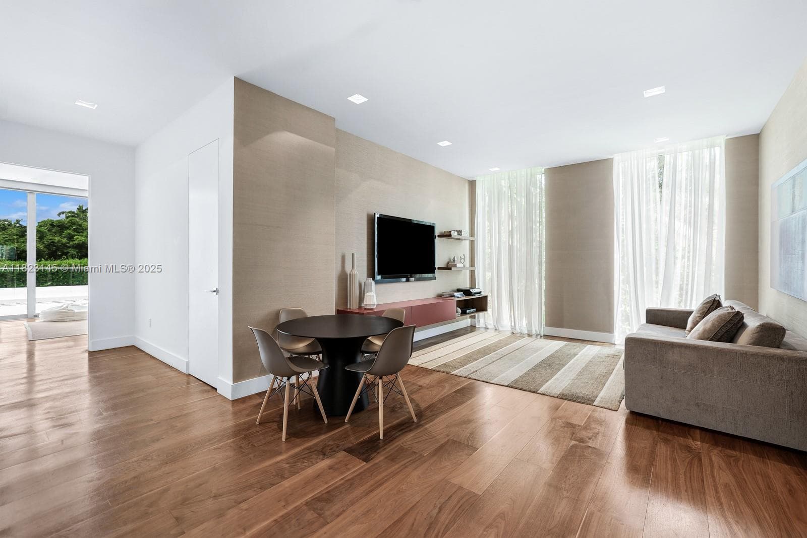 A11823145 — Miami Beach — 53