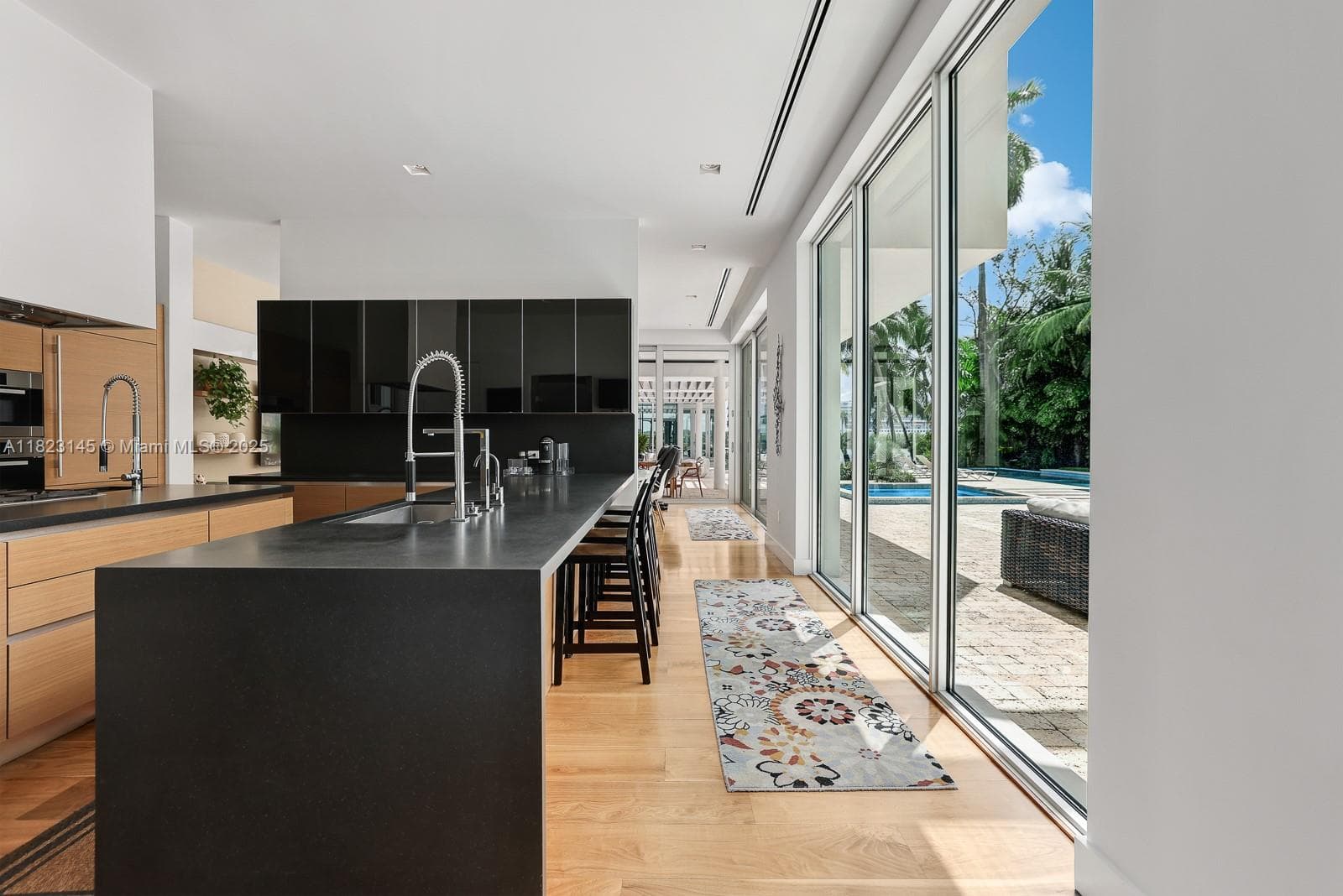 A11823145 — Miami Beach — 26