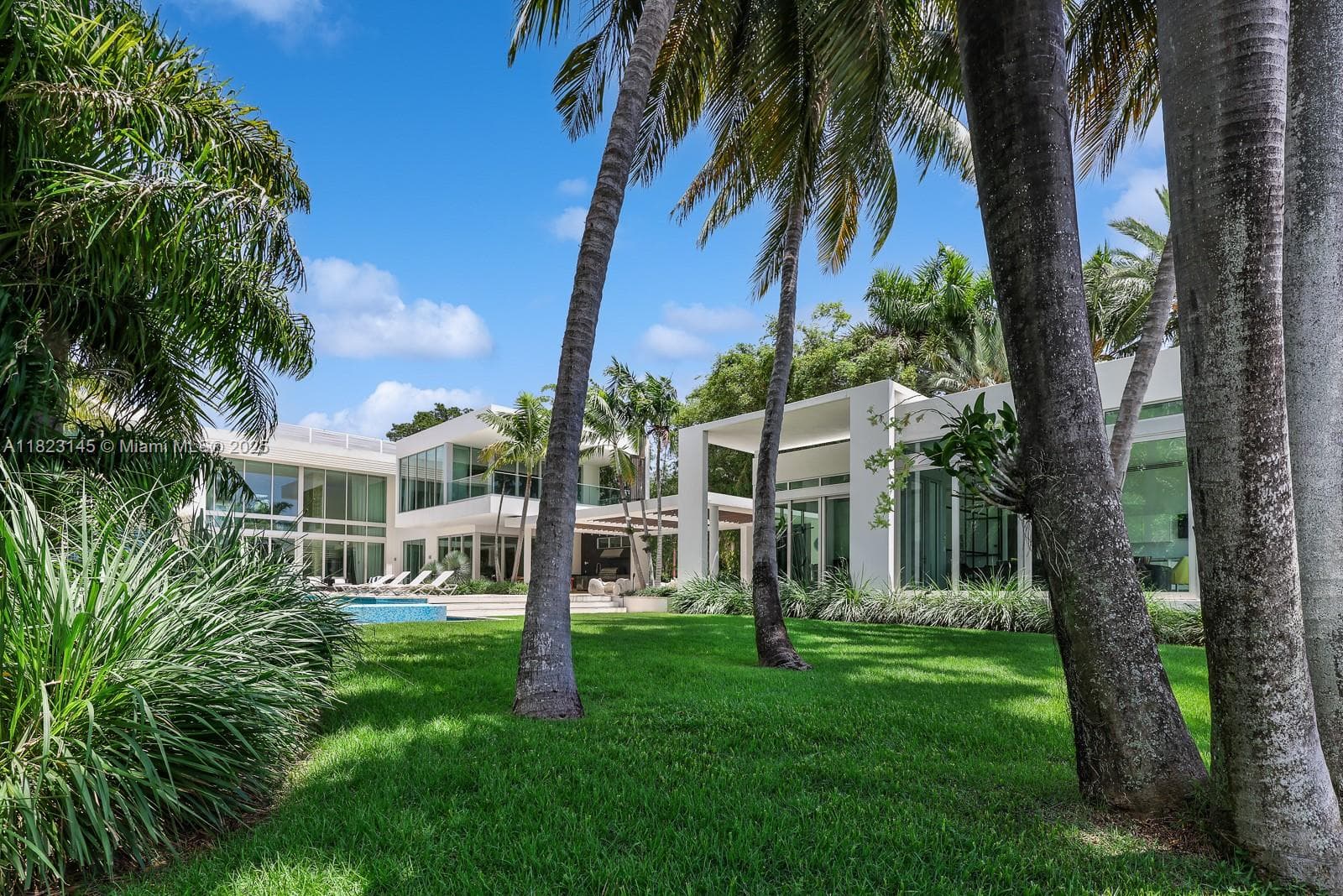 A11823145 — Miami Beach — 66