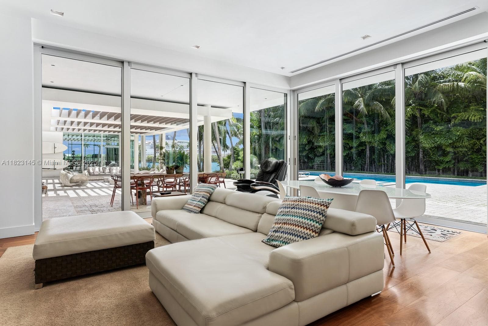 A11823145 — Miami Beach — 34