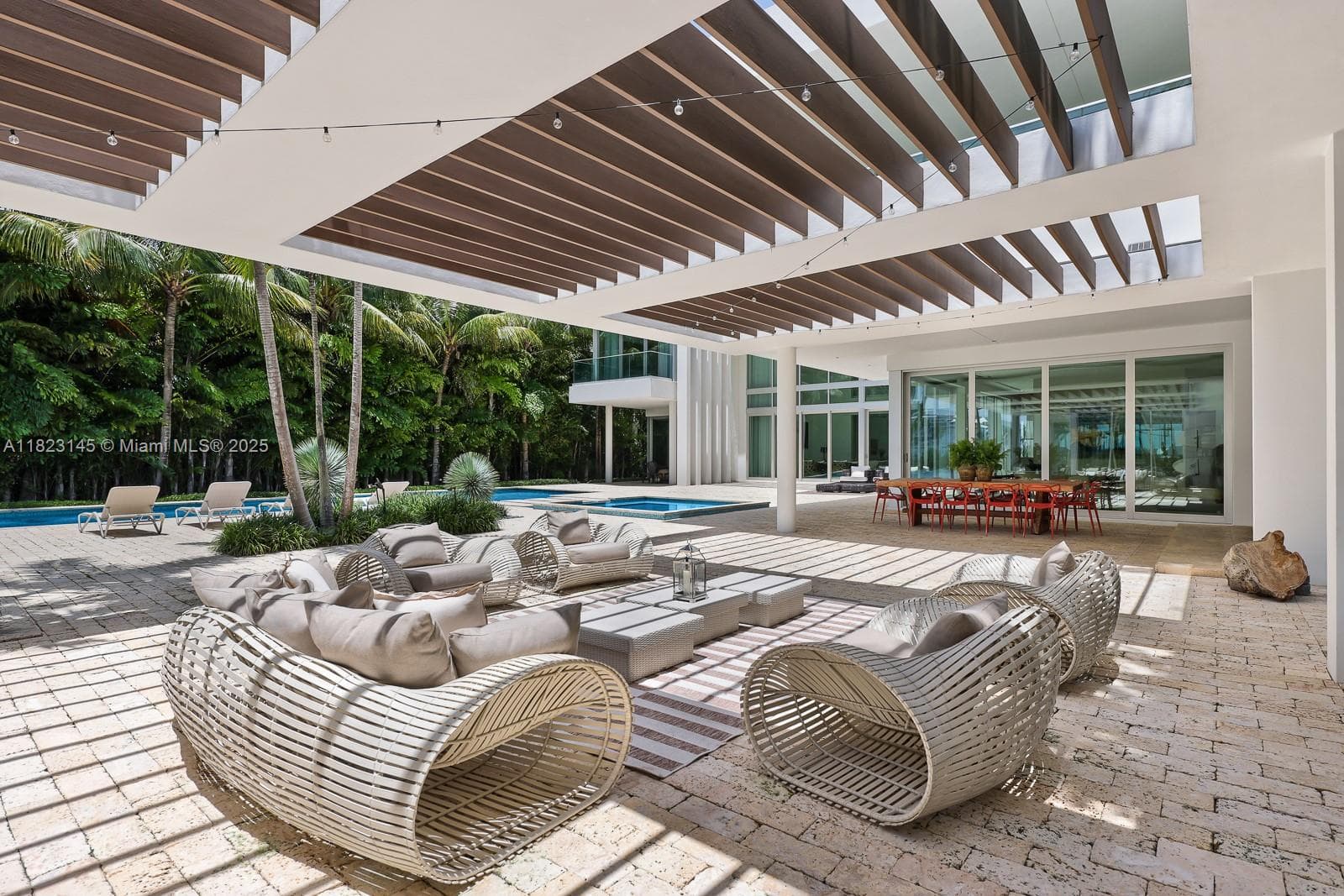 A11823145 — Miami Beach — 69