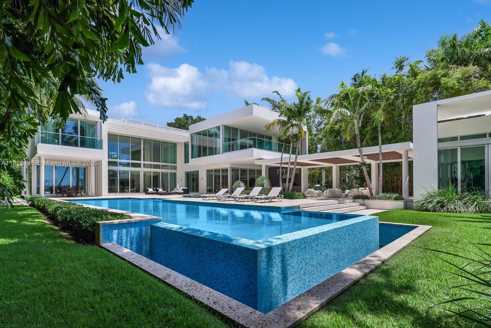 A11823145 — Miami Beach — 65