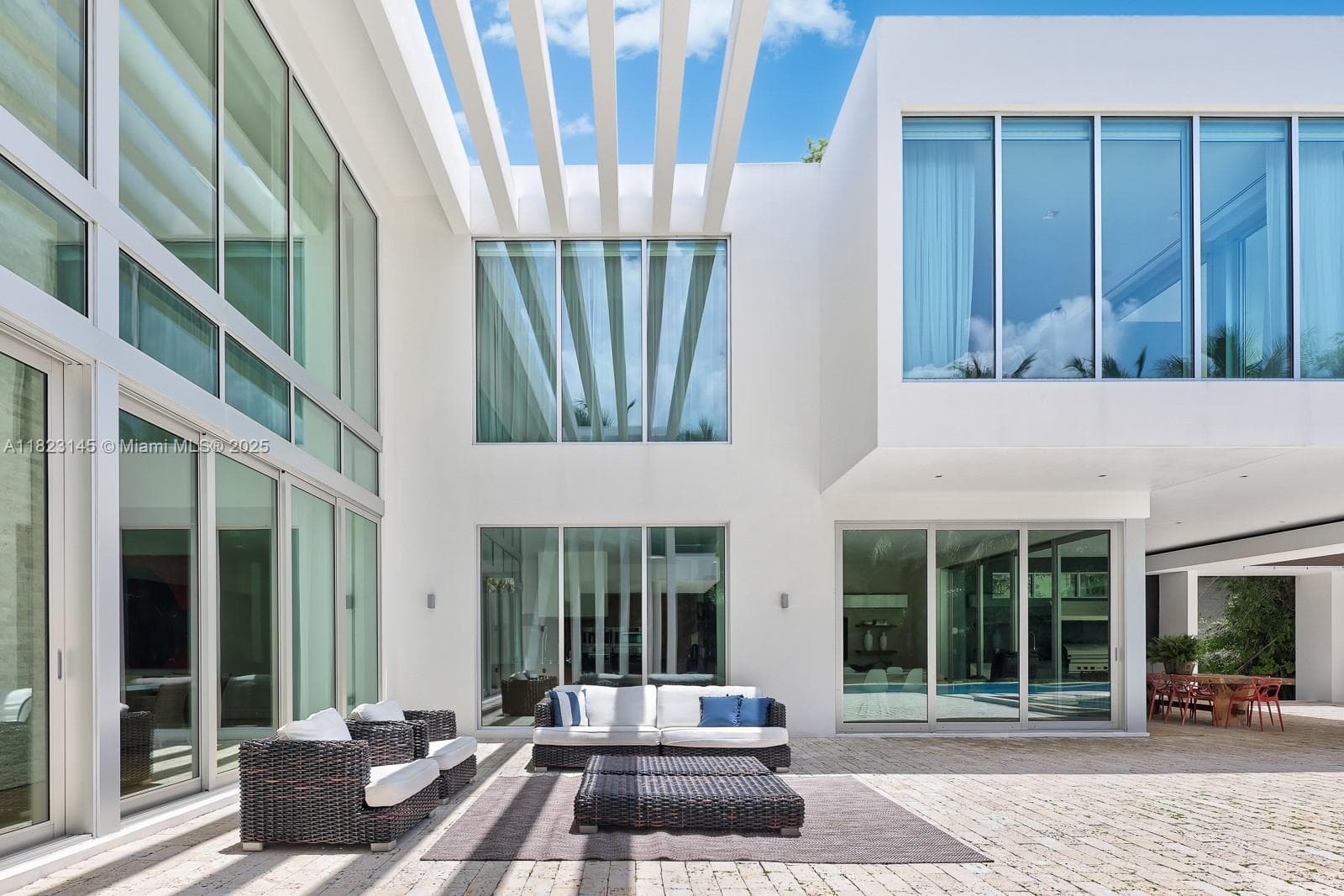 A11823145 — Miami Beach — 59