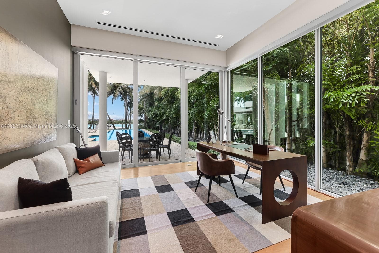A11823145 — Miami Beach — 54
