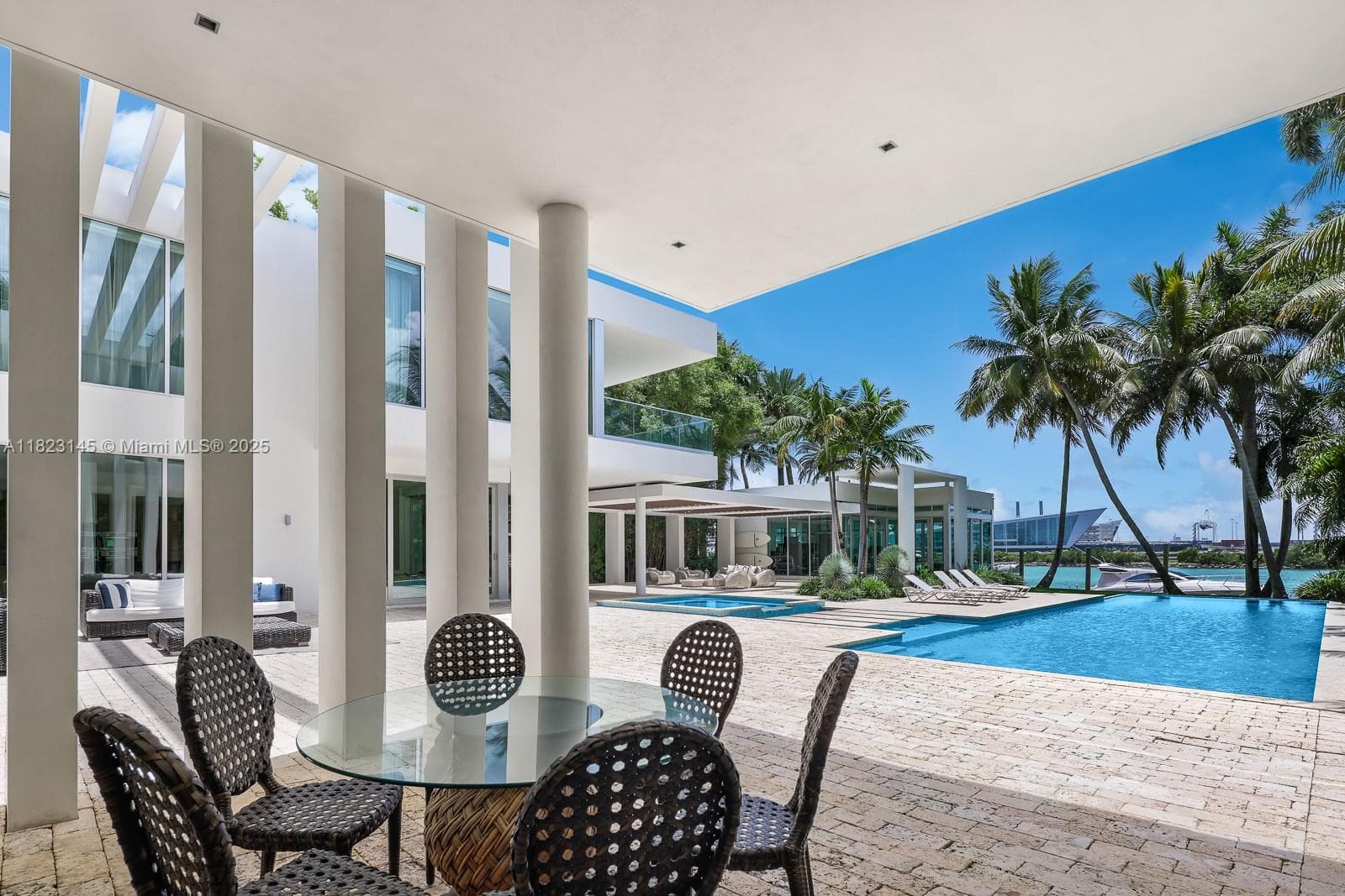 A11823145 — Miami Beach — 58