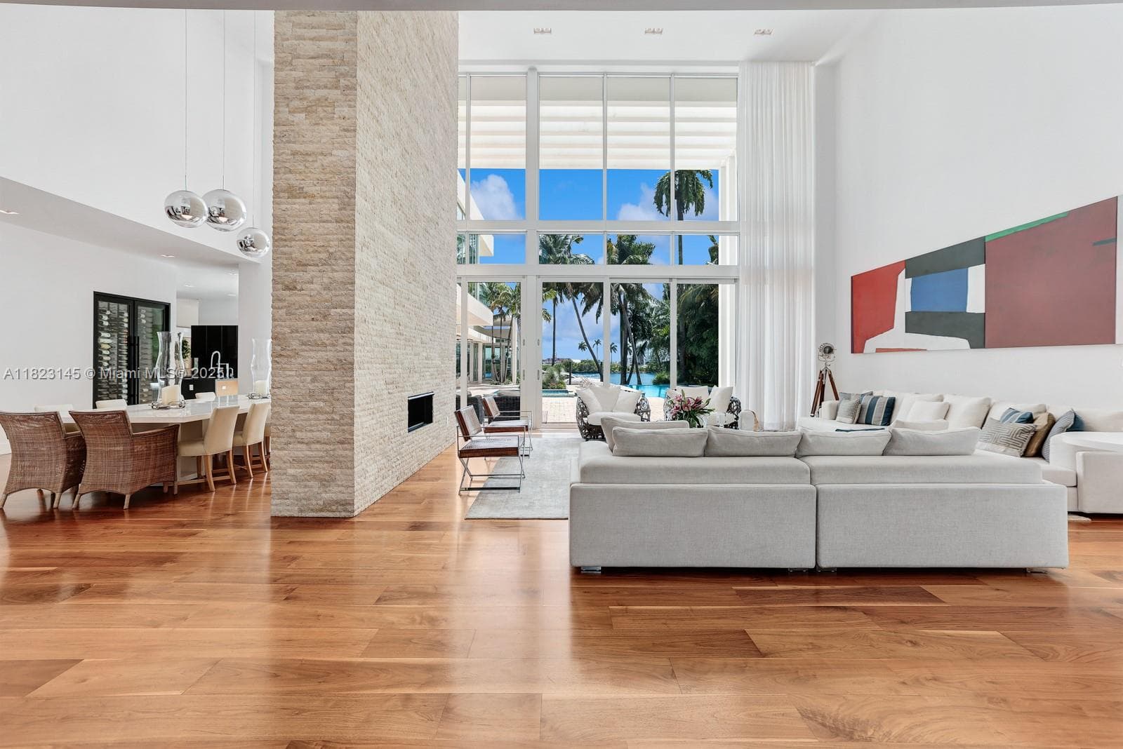 A11823145 — Miami Beach — 40