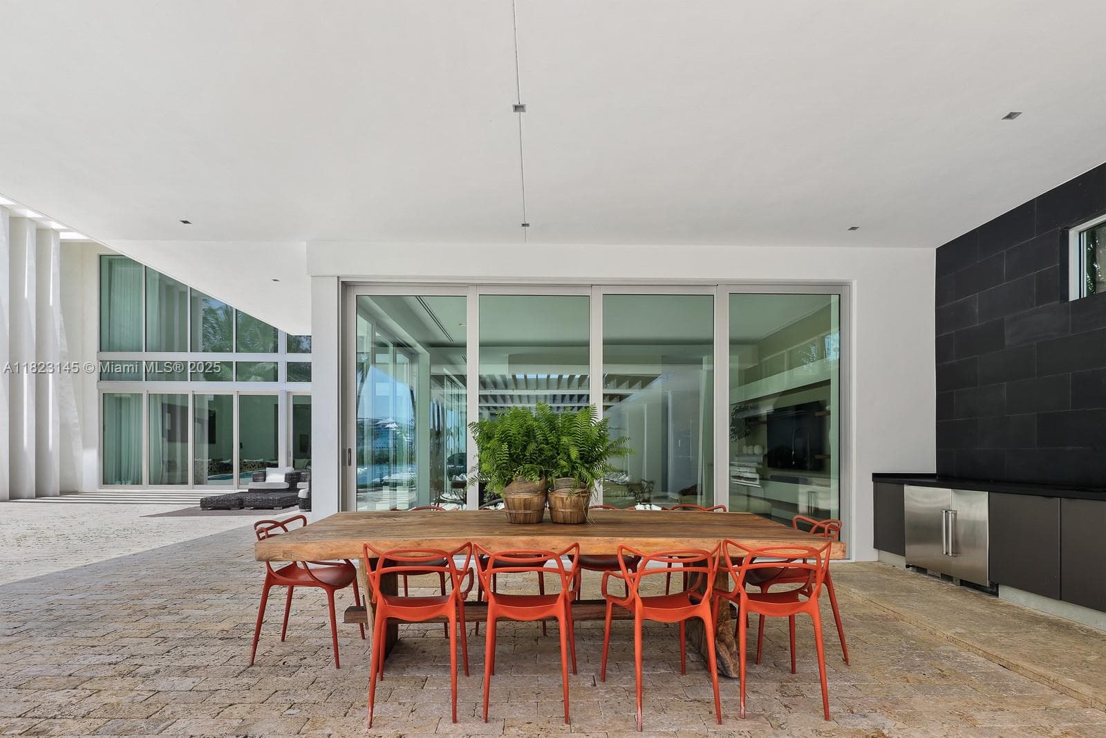 A11823145 — Miami Beach — 68