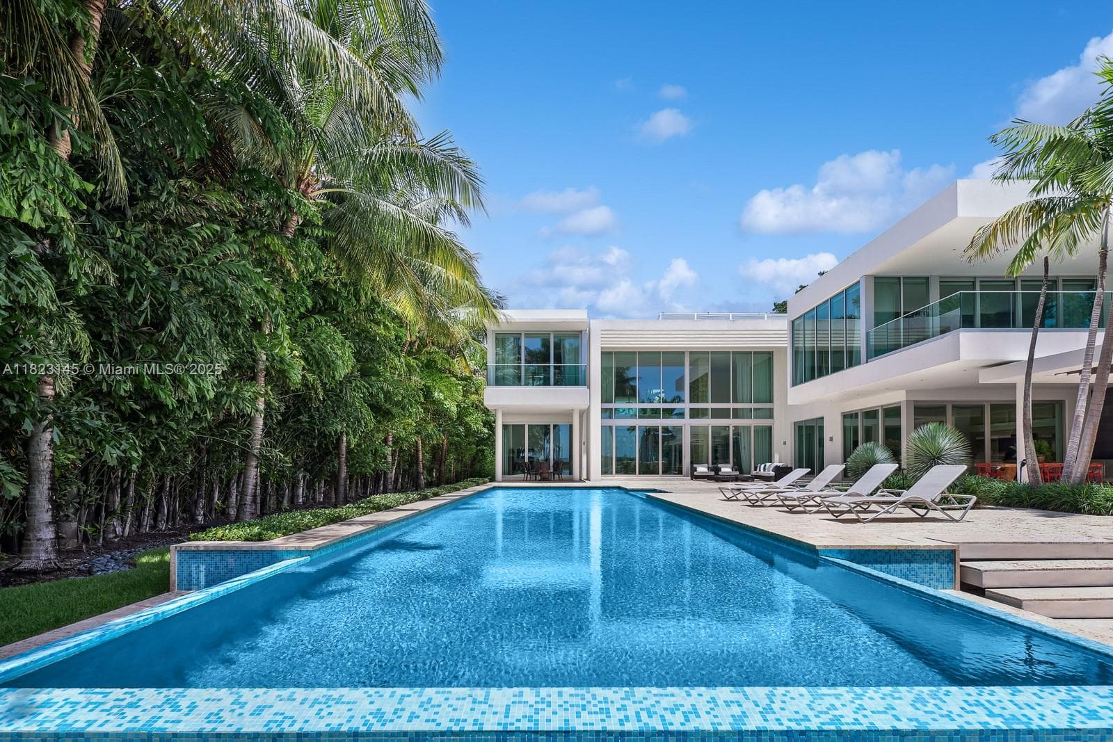 A11823145 — Miami Beach — 64