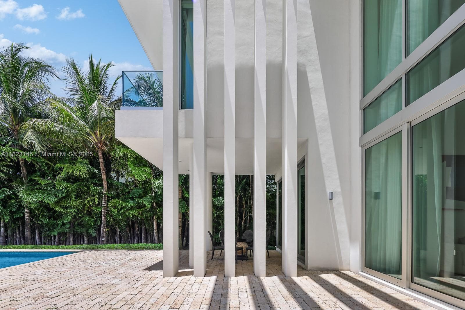 A11823145 — Miami Beach — 60