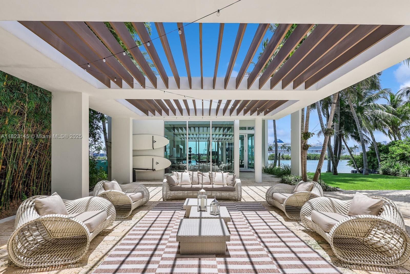A11823145 — Miami Beach — 70