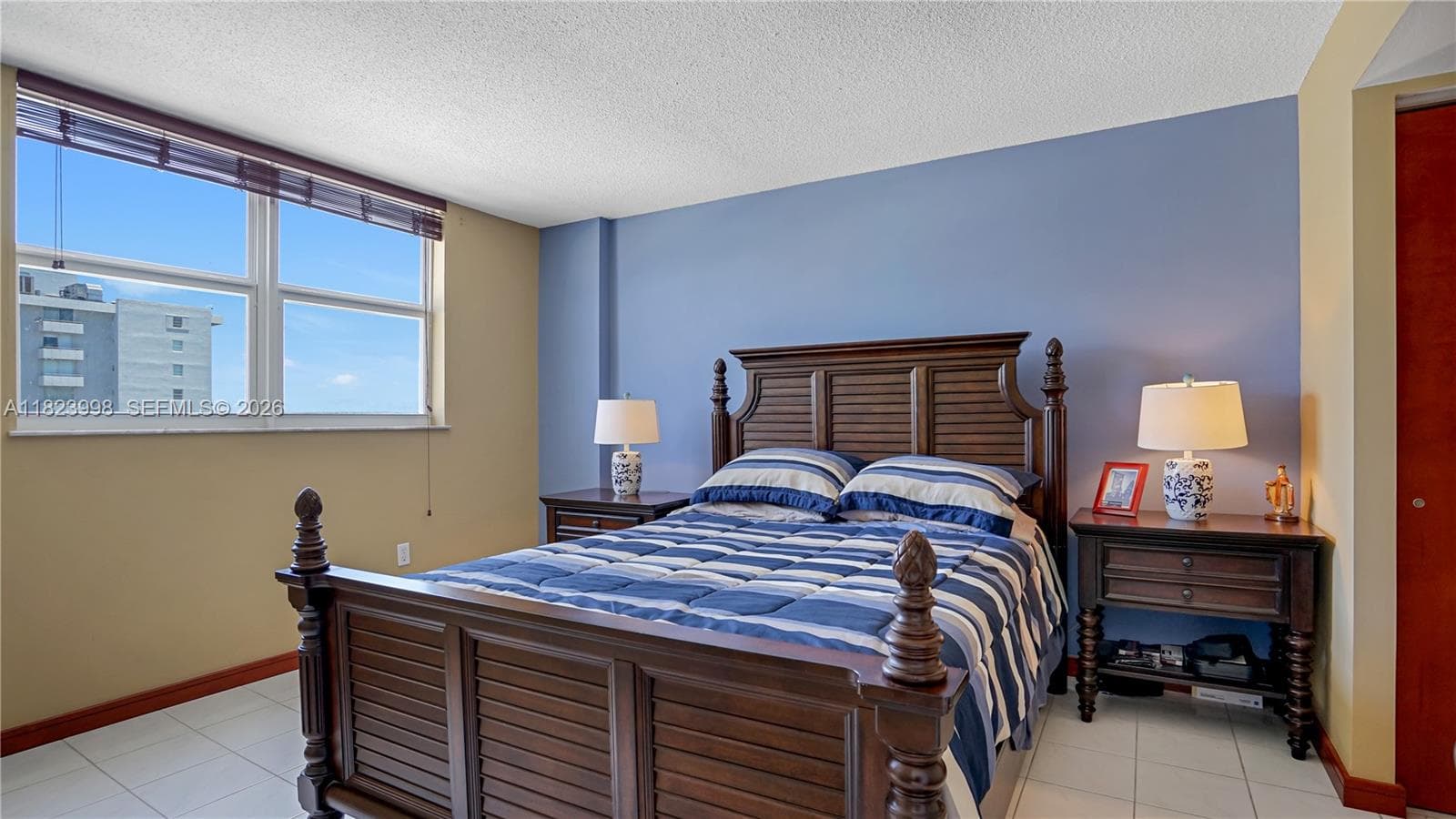 A11823998 — Miami Beach — 11