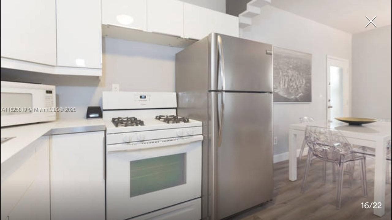 A11825819 — Miami Beach — 22