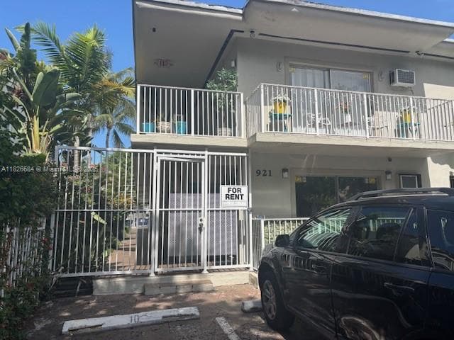 A11826684 — Miami Beach