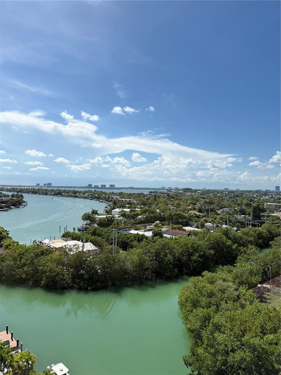 A11827055 — Miami Beach