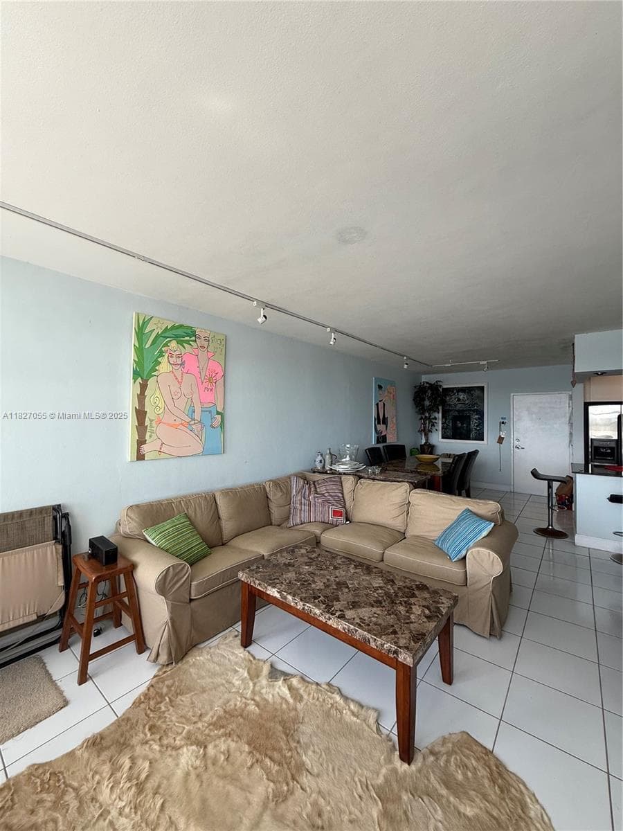 A11827055 — Miami Beach — 5