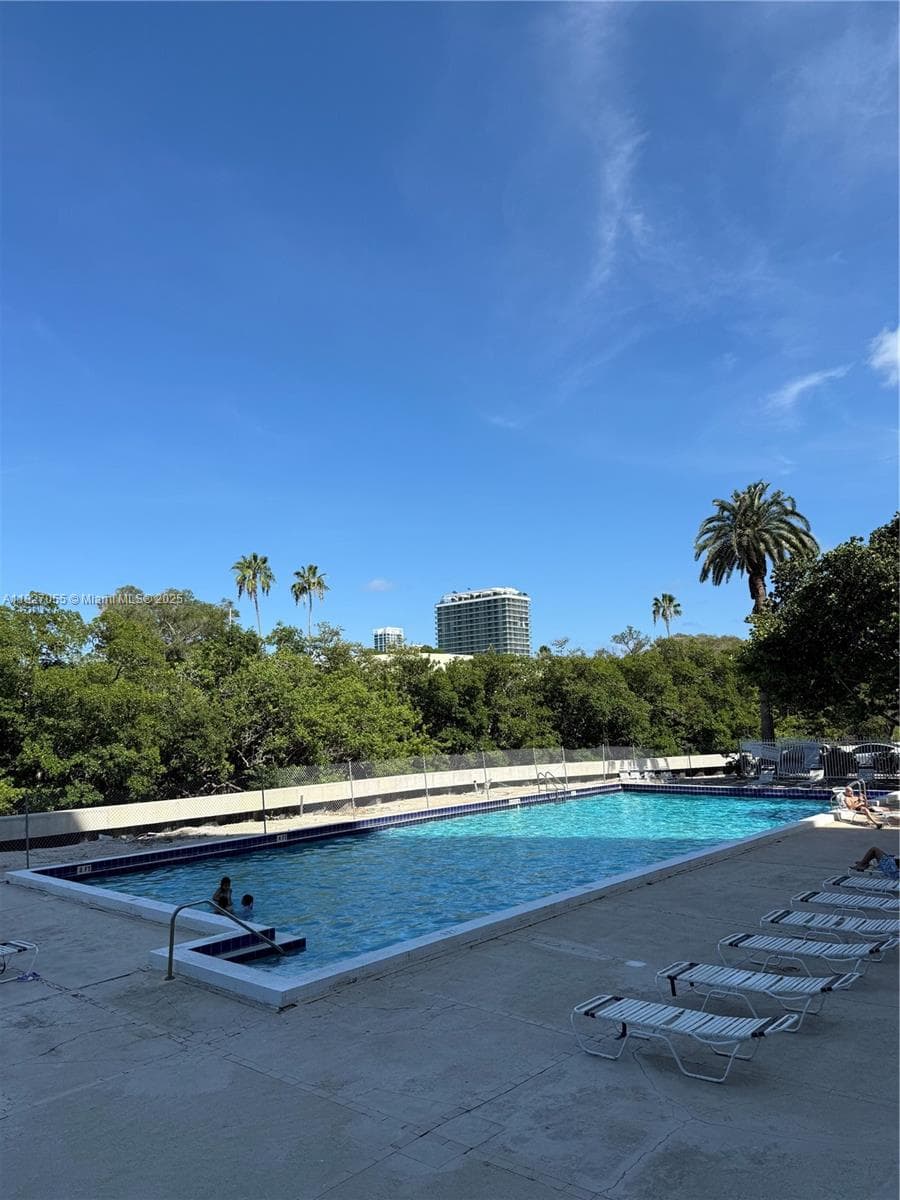 A11827055 — Miami Beach — 18