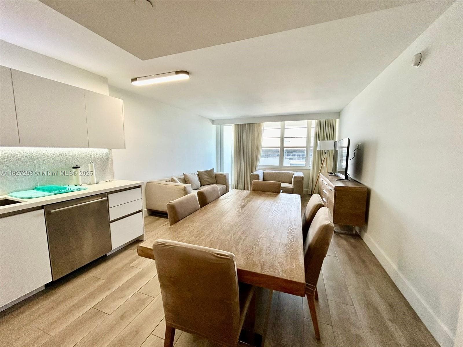 A11827298 — Miami Beach — 2