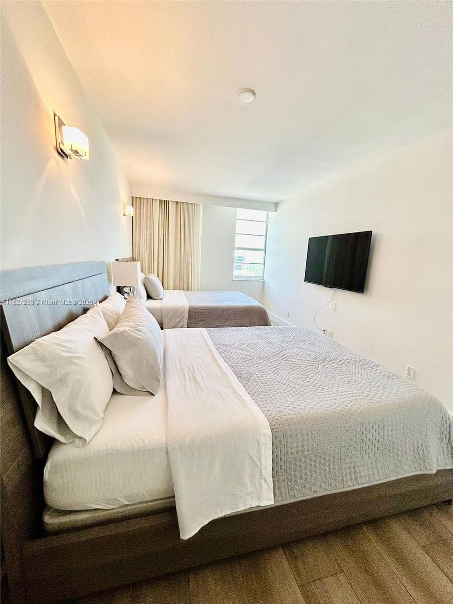 A11827298 — Miami Beach — 6