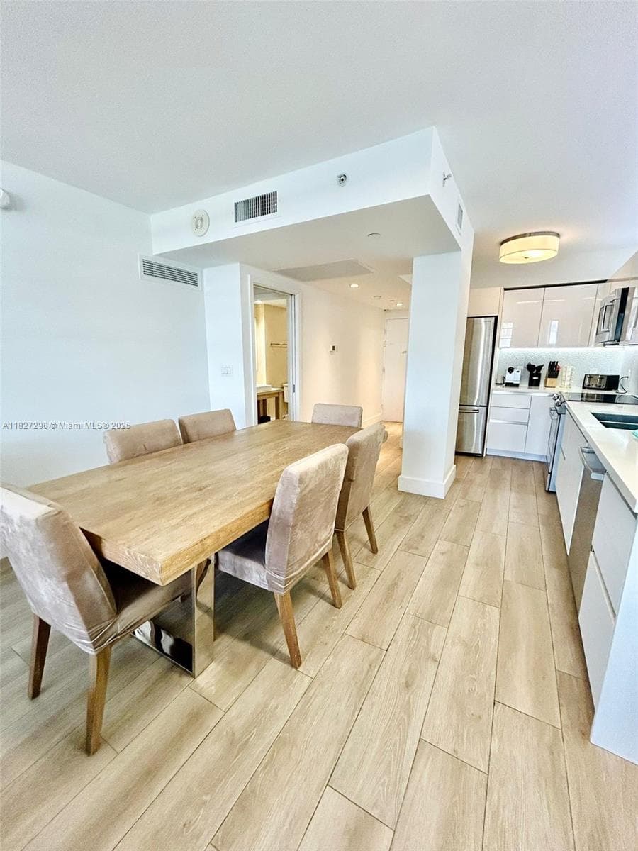 A11827298 — Miami Beach — 3
