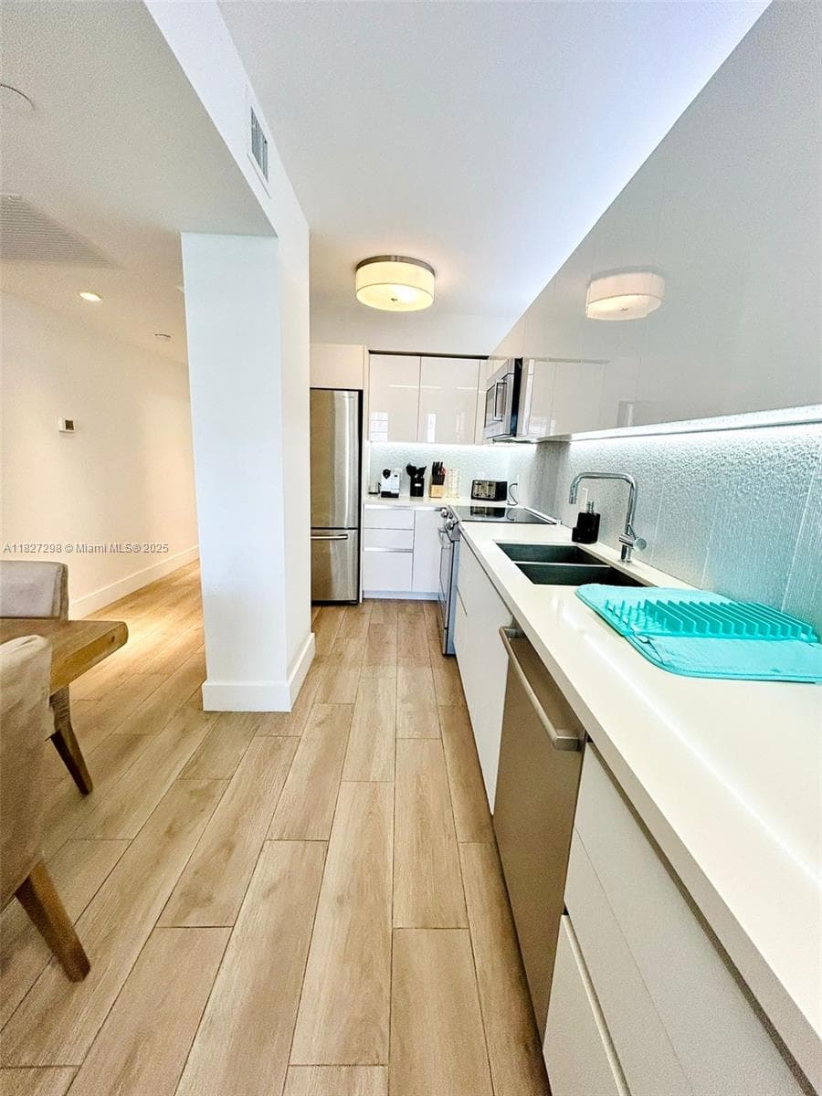 A11827298 — Miami Beach — 4