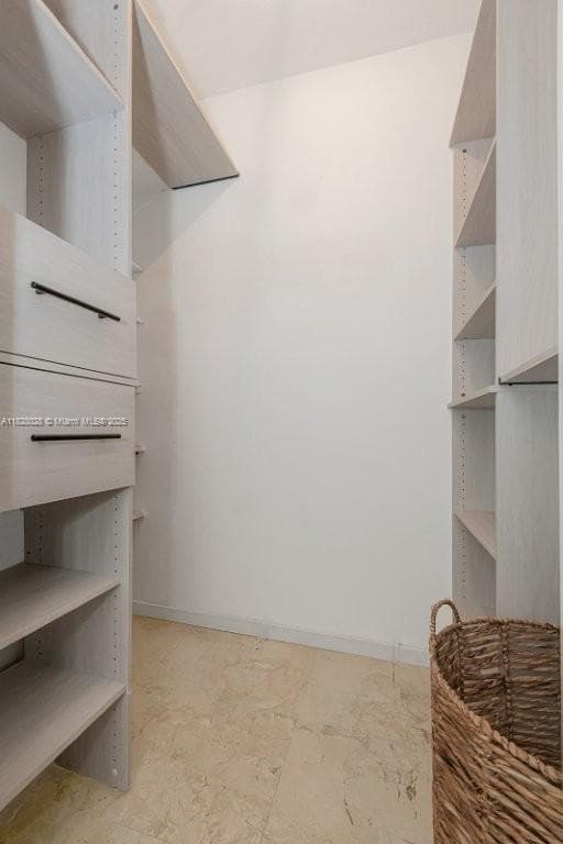 A11828028 — Miami Beach — 28
