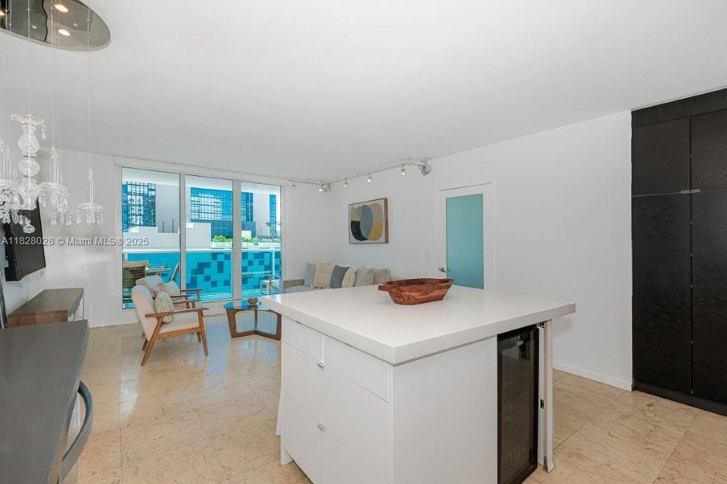 A11828028 — Miami Beach — 5