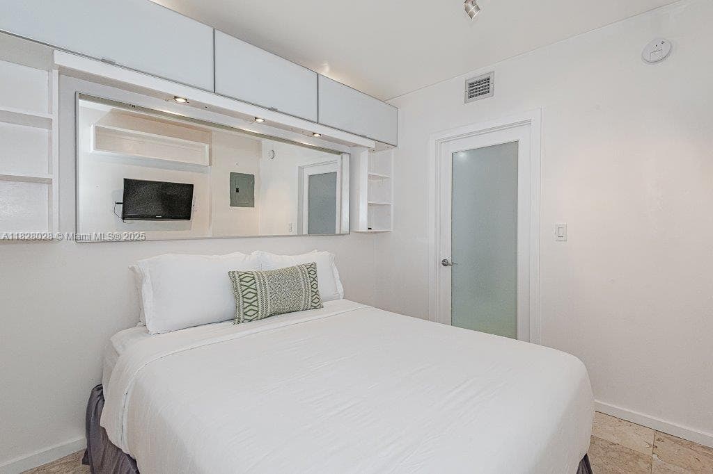 A11828028 — Miami Beach — 20