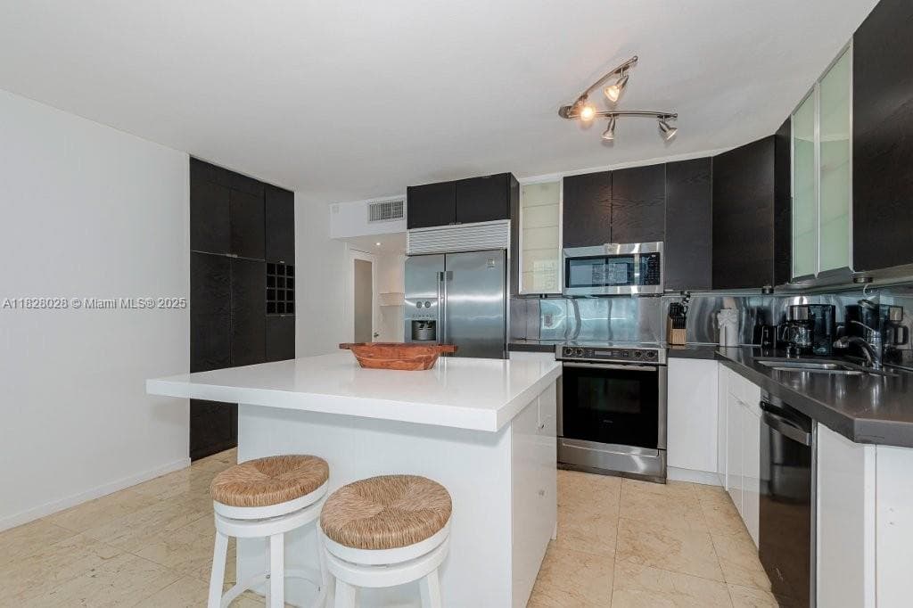 A11828028 — Miami Beach — 9