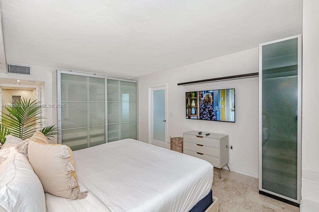 A11828028 — Miami Beach — 14