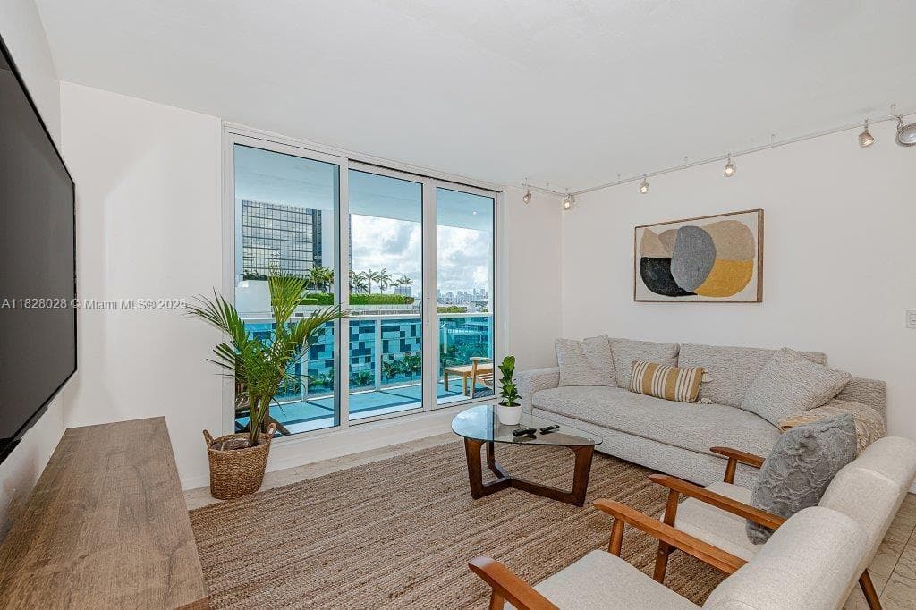 A11828028 — Miami Beach — 4