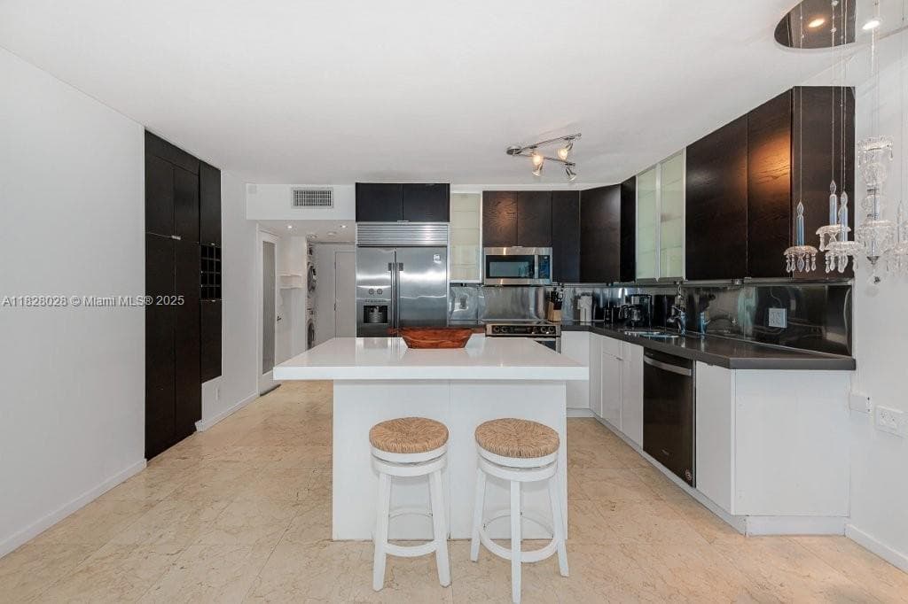 A11828028 — Miami Beach — 8
