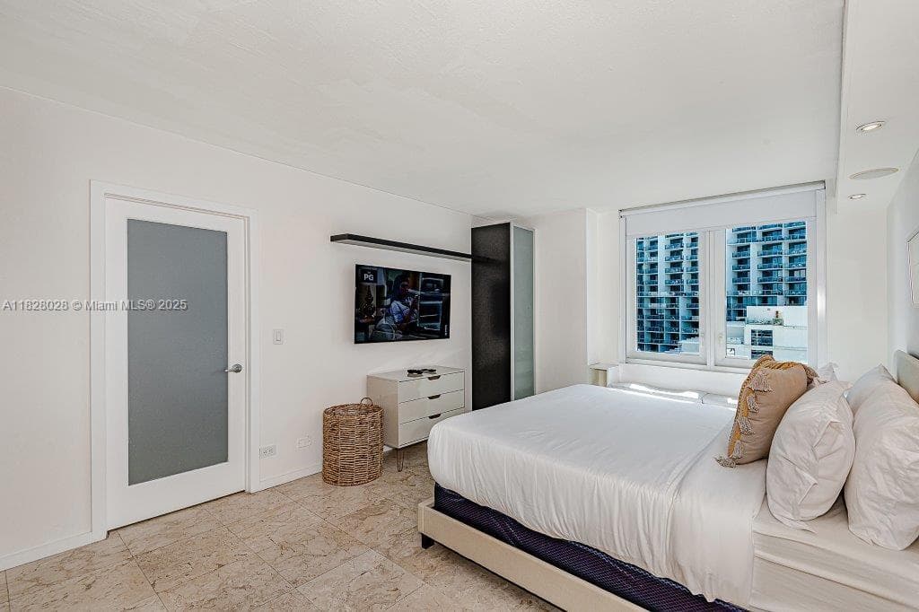 A11828028 — Miami Beach — 25