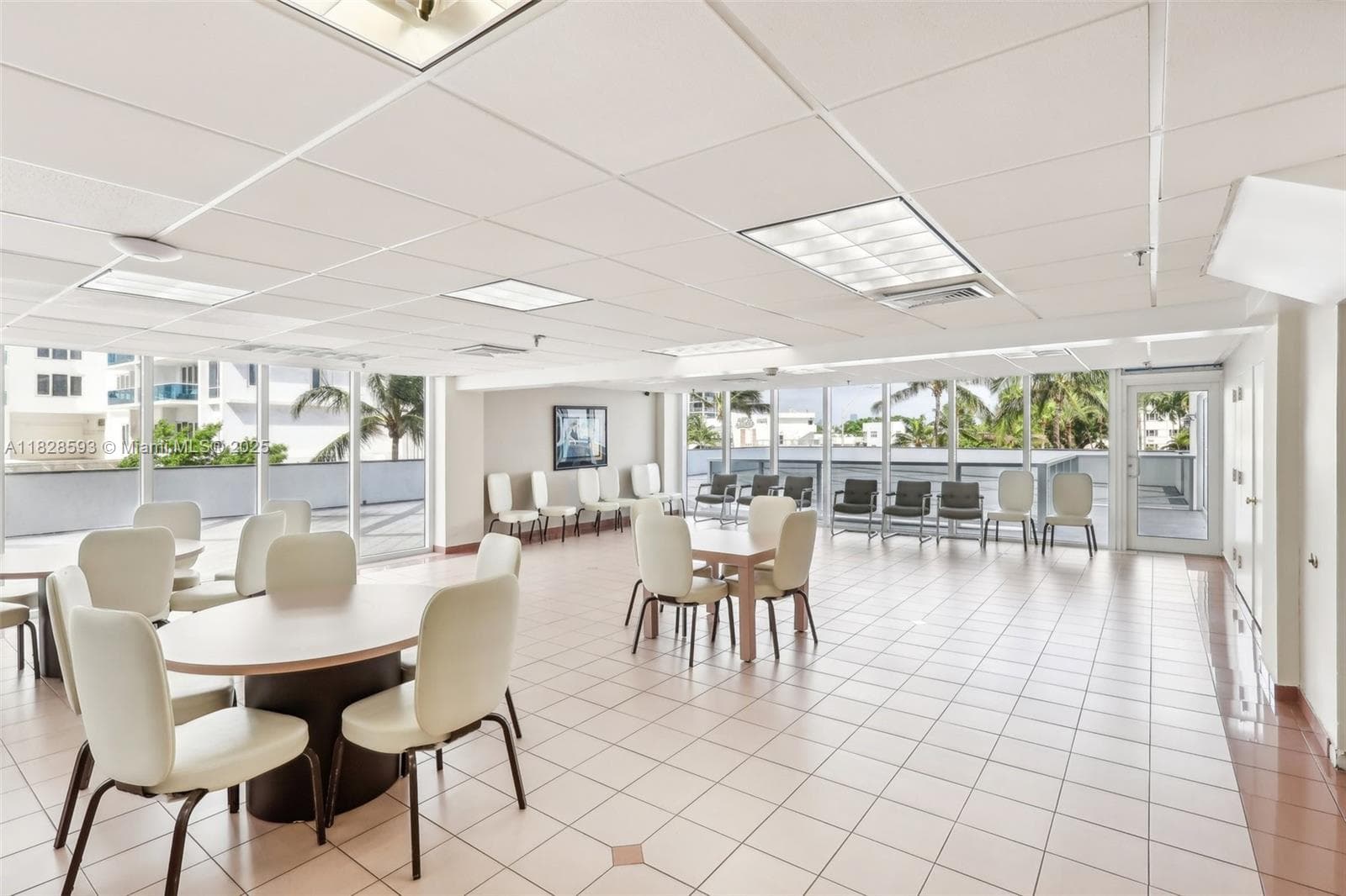 A11828593 — Miami Beach — 32