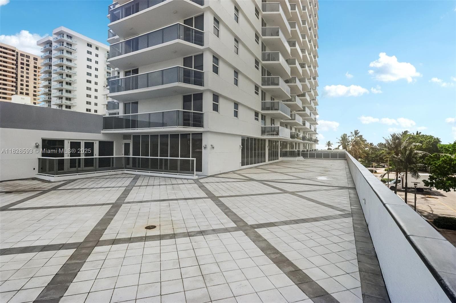A11828593 — Miami Beach — 18