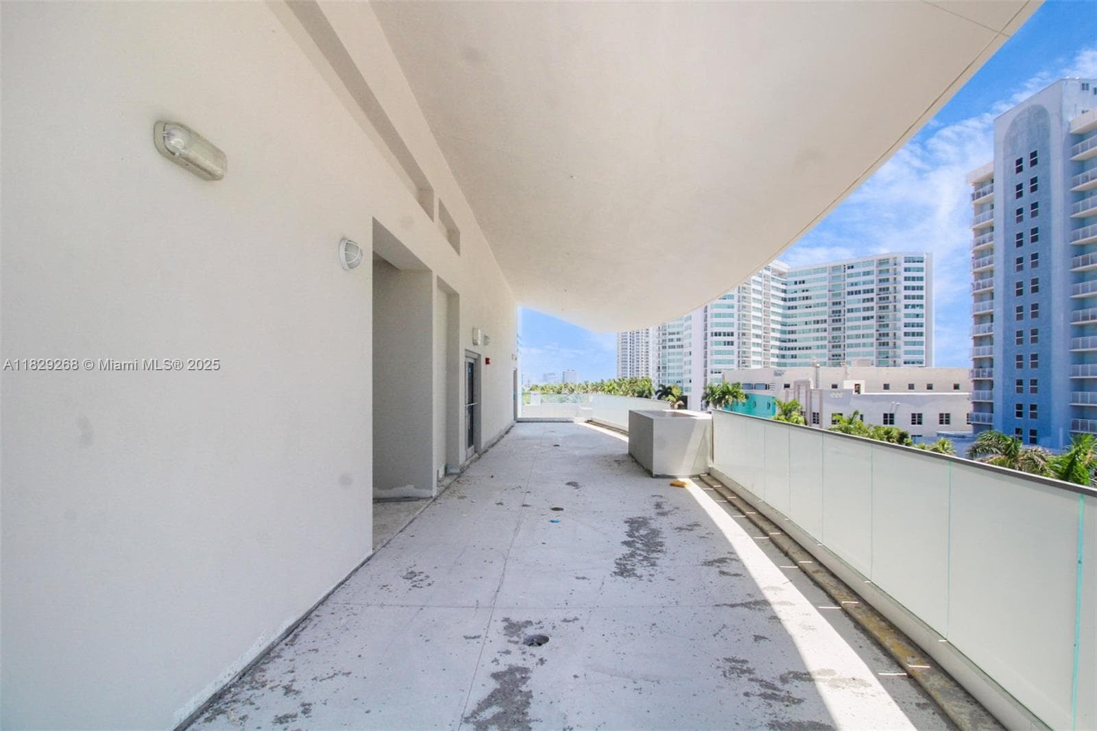 A11829268 — Miami Beach — 11