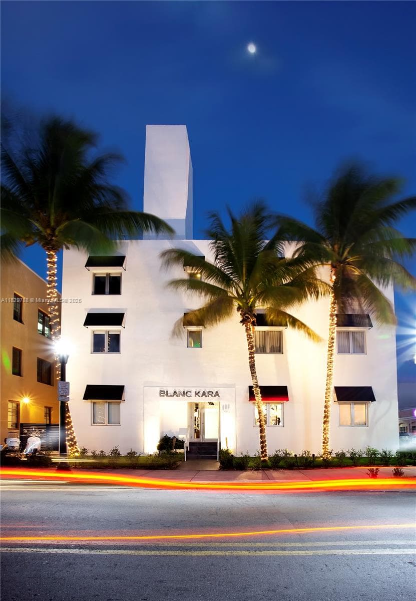 A11829788 — Miami Beach — 13