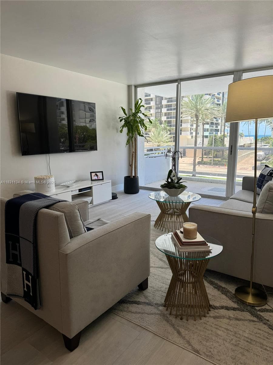 A11831134 — Miami Beach — 3