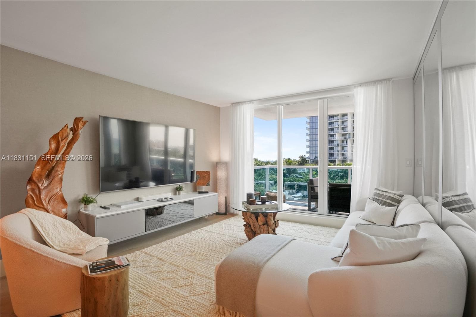 A11831151 — Miami Beach
