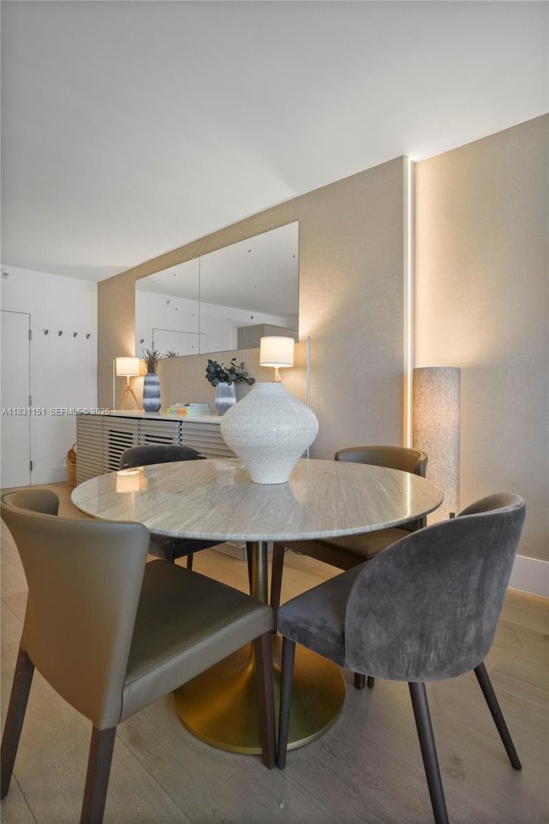 A11831151 — Miami Beach — 24