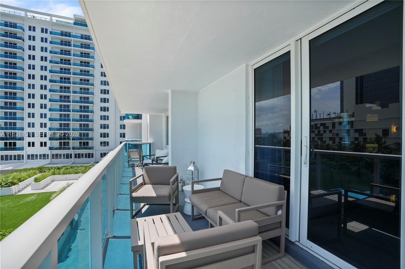A11831151 — Miami Beach — 40