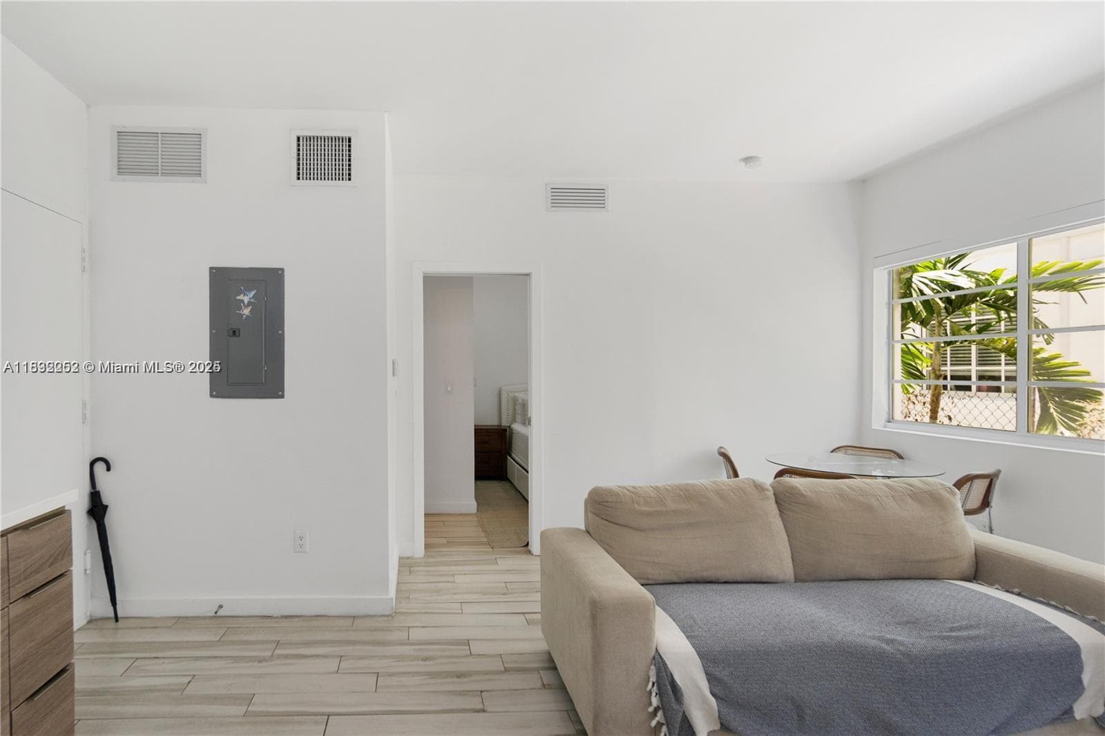 A11832252 — Miami Beach — 2