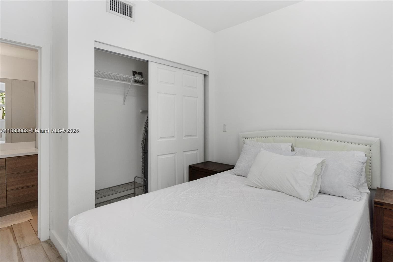 A11832252 — Miami Beach — 6