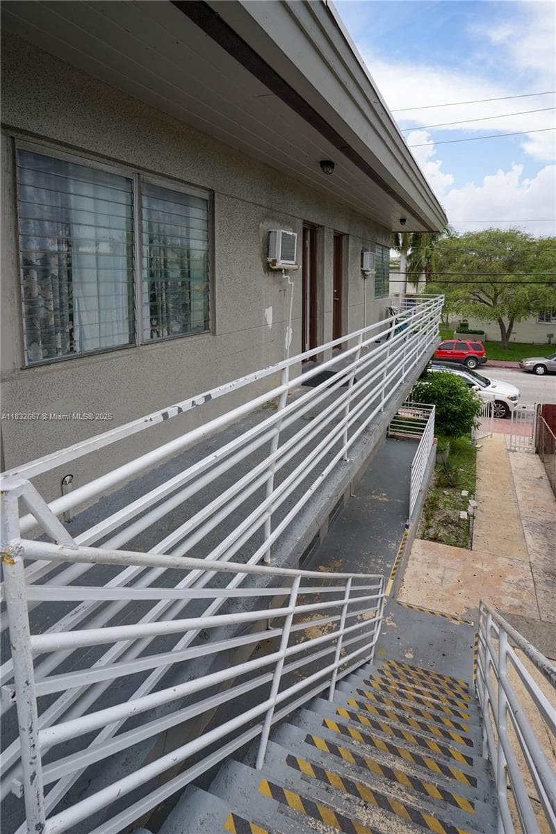 A11832667 — Miami Beach — 52