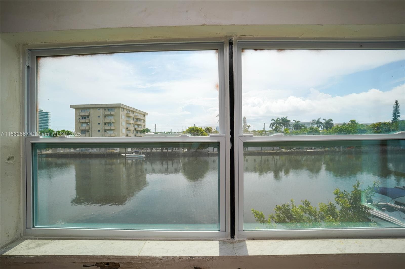 A11832667 — Miami Beach — 42