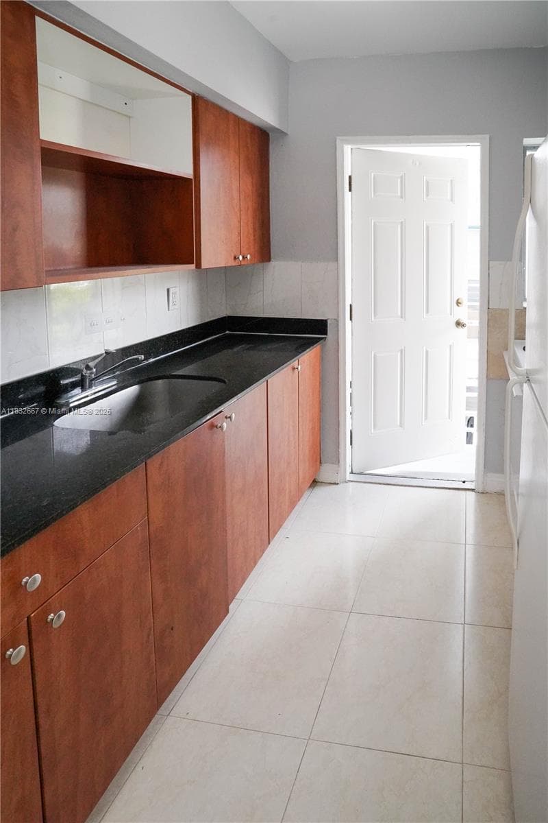 A11832667 — Miami Beach — 16