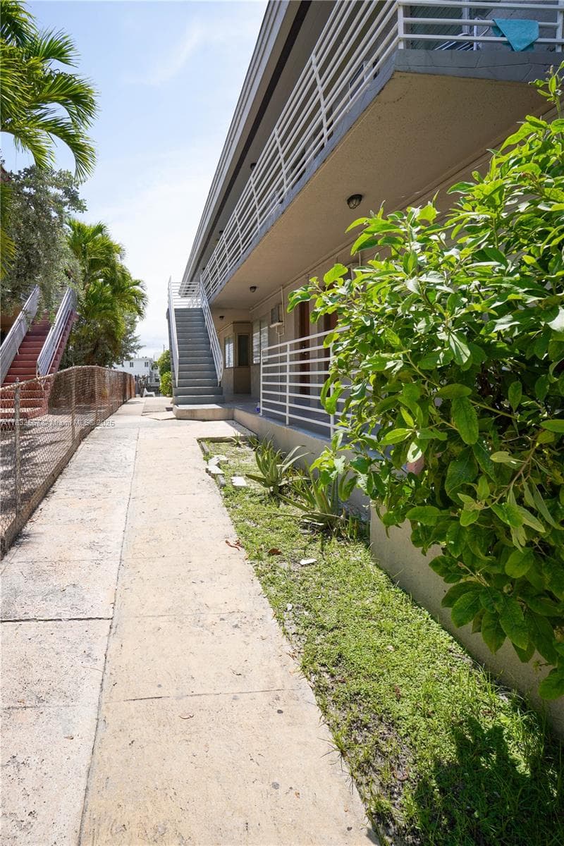 A11832667 — Miami Beach — 9