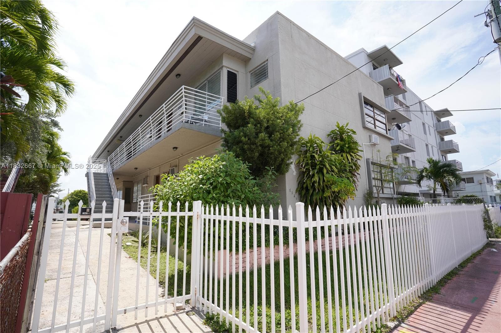 A11832667 — Miami Beach — 10